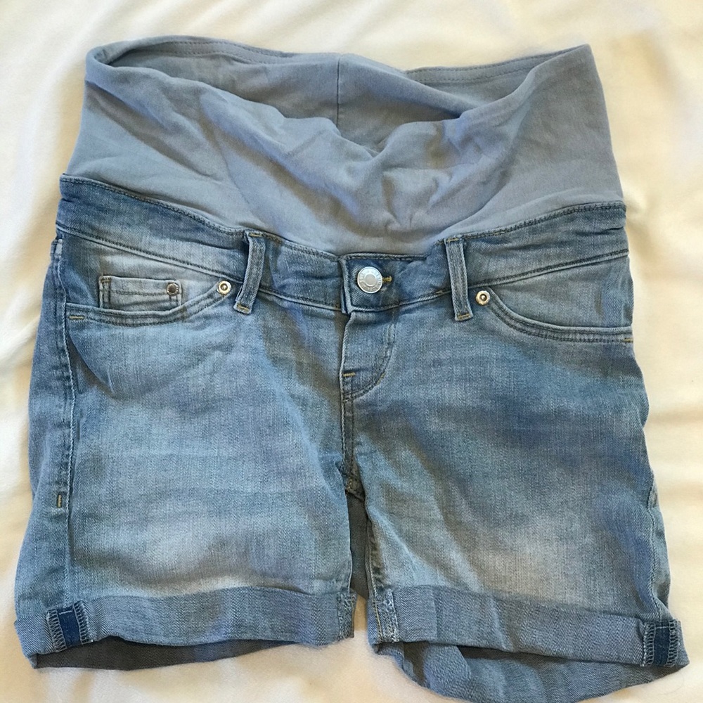 ❌❌❌❌SOLD❌❌❌❌❌❌ Maternity jean shorts size 4